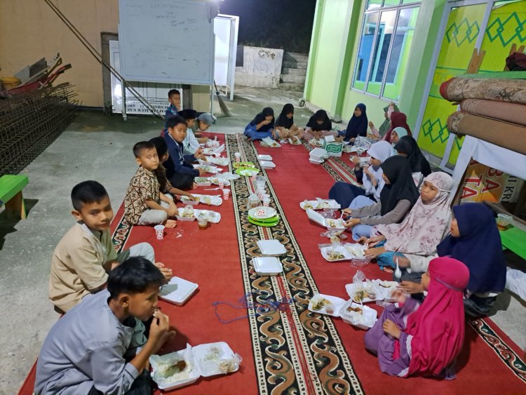 Buka Puasa Bersama Anak Yatim Di Musholla Al Amin Podomoro Air Dingin