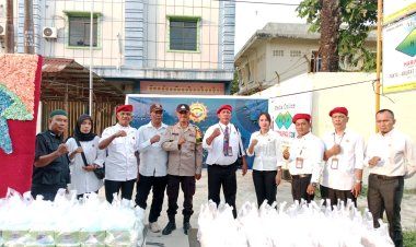 Lembaga Cakra Indonesia Riau Bagi -Bagi Takjil Di Kampar